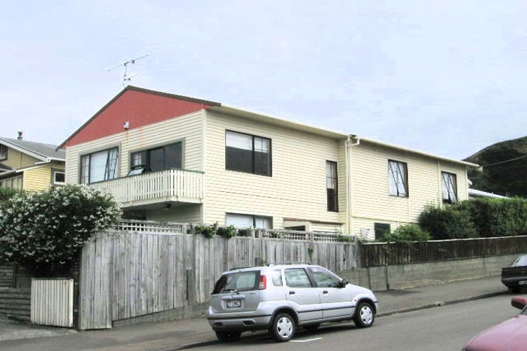 Photo of property in 19 Eden Street, Island Bay, Wellington, 6023