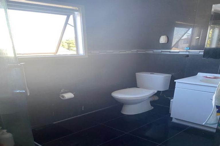 Photo of property in 1/15 Roseberry Avenue, Birkenhead, Auckland, 0626