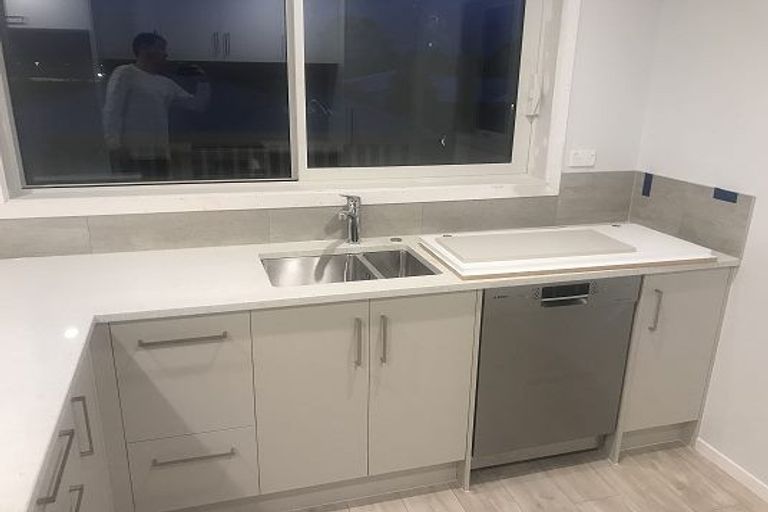 Photo of property in 7 Weka Close, Red Beach, 0932