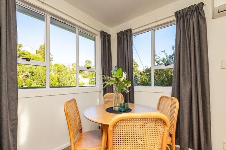 Photo of property in 9 Omega Street, Newlands, Wellington, 6037