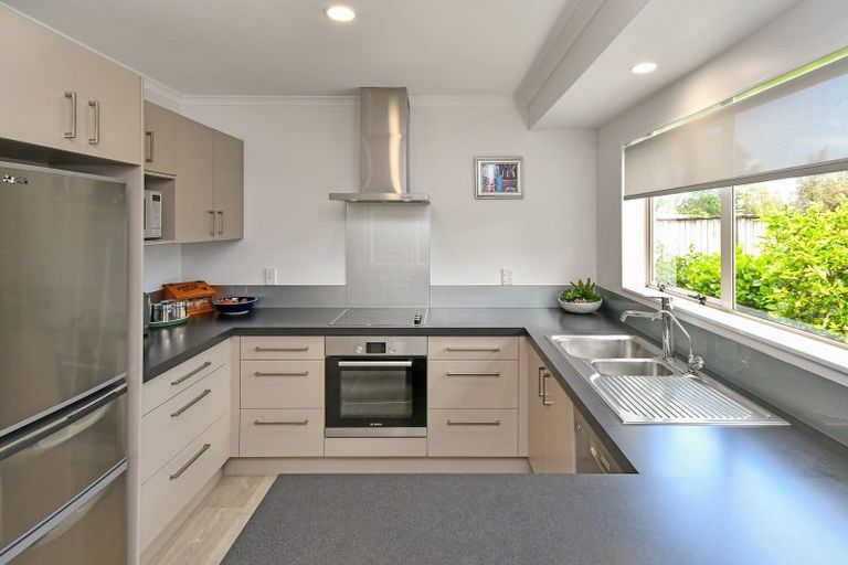 Photo of property in 25c Youngs Road, Papakura, 2110
