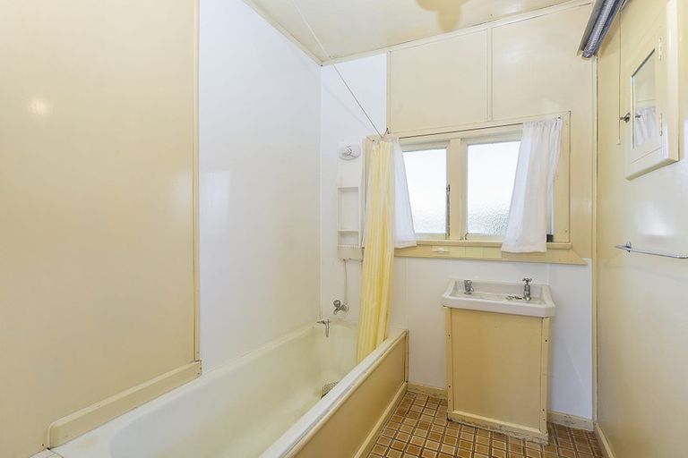 Photo of property in 1 Edwin Street, Gore, 9710