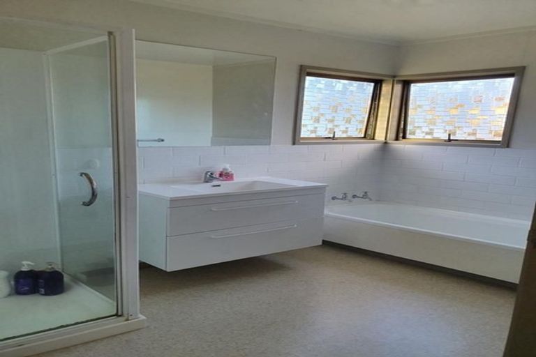 Photo of property in 181 Hobsonville Road, Hobsonville, Auckland, 0618