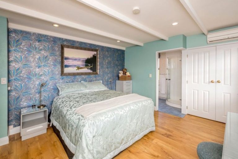 Photo of property in 4a Rewarewa Crescent, Waikanae, 5036