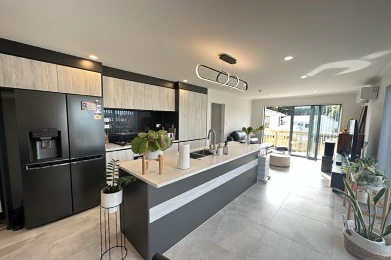 Photo of property in 7/11 Celeste Place, Totara Vale, Auckland, 0627