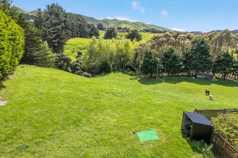 Photo of property in 20 Coroglen Rise, Pukerua Bay, 5026