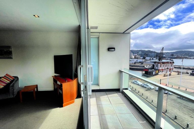 Photo of property in Portal Apartments, 4b/42 Cable Street, Te Aro, Wellington, 6011