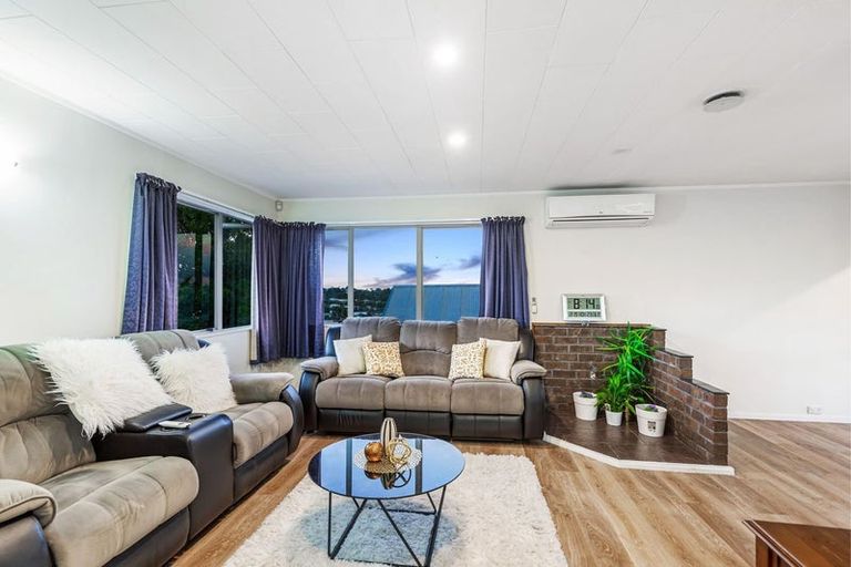 Photo of property in 12 Raelene Place, Massey, Auckland, 0614