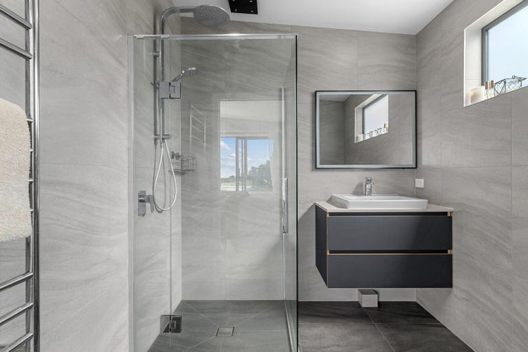 Photo of property in 13 Starlight Place, Langs Beach, 0582