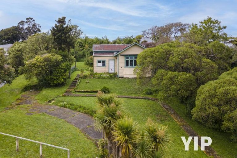 Photo of property in 190 Newlands Road, Newlands, Wellington, 6037