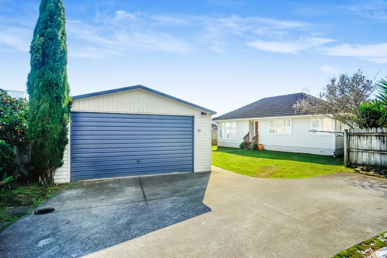 Photo of property in 43 Hereford Street, Te Atatu Peninsula, Auckland, 0610
