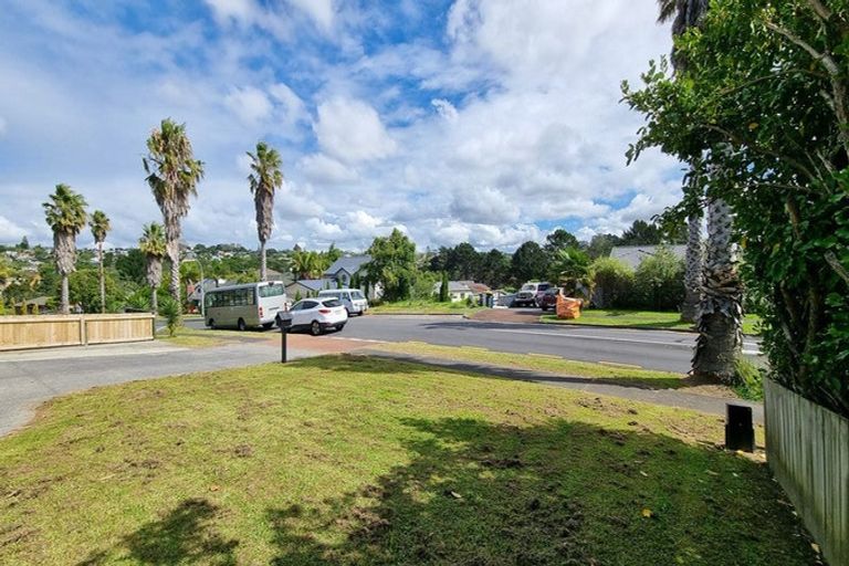 Photo of property in 27 Calypso Way, Unsworth Heights, Auckland, 0632