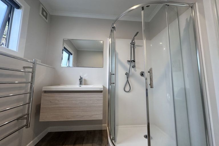 Photo of property in 24 Kiteroa Terrace, Rothesay Bay, Auckland, 0630