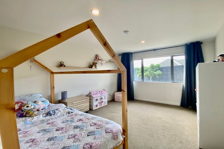 Photo of property in 5 Stoneleigh Green, Parklands, Christchurch, 8083