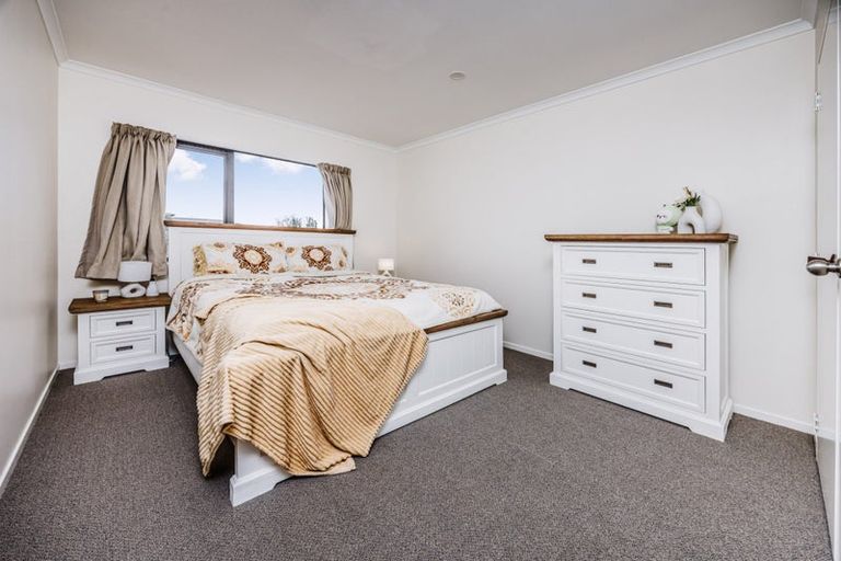 Photo of property in 11 Battlen Place, Manurewa, Auckland, 2105
