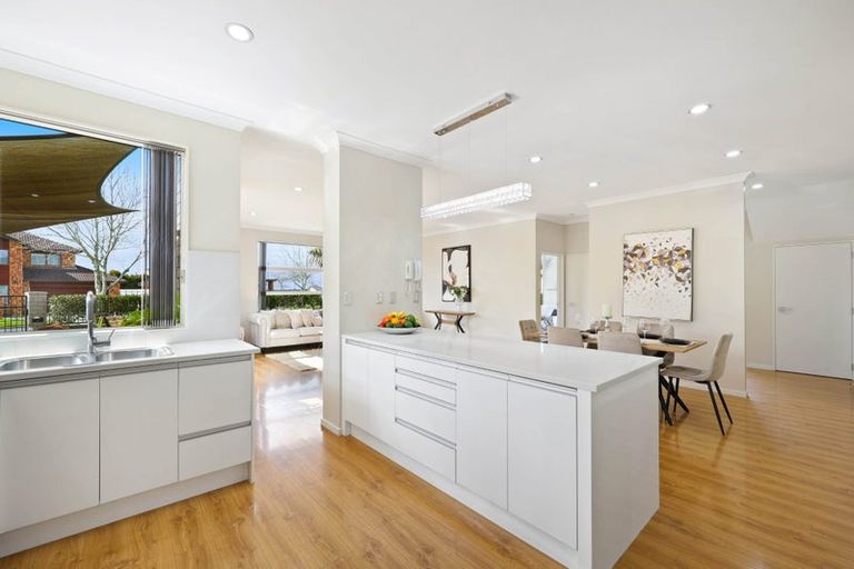 Photo of property in 111 Lake Panorama Drive, Henderson Valley, Auckland, 0612