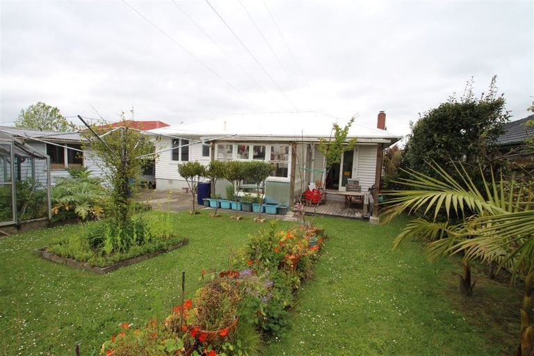 Photo of property in 50 Roberts Road, Te Atatu South, Auckland, 0610