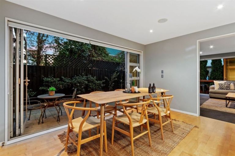 Photo of property in 128a Holly Road, St Albans, Christchurch, 8014