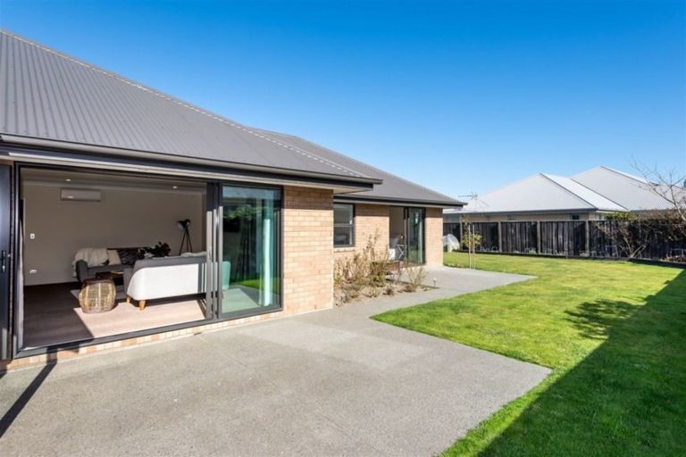 Photo of property in 39 Oakwood Drive, Rangiora, 7400
