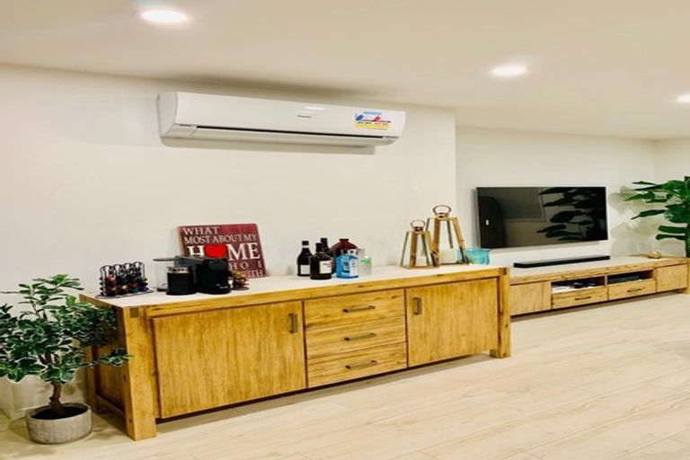 Photo of property in 10a Glenfield Road, Birkenhead, Auckland, 0626