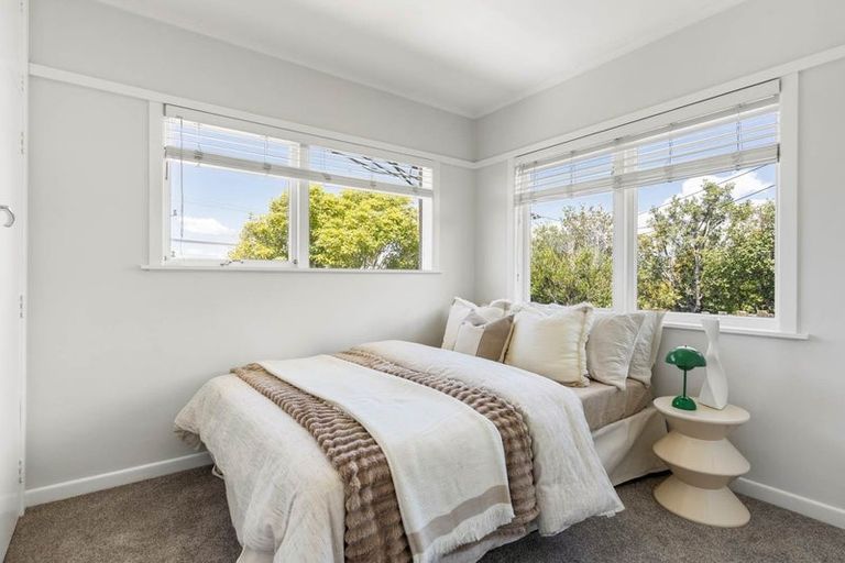 Photo of property in 1/318 Beach Road, Campbells Bay, Auckland, 0630