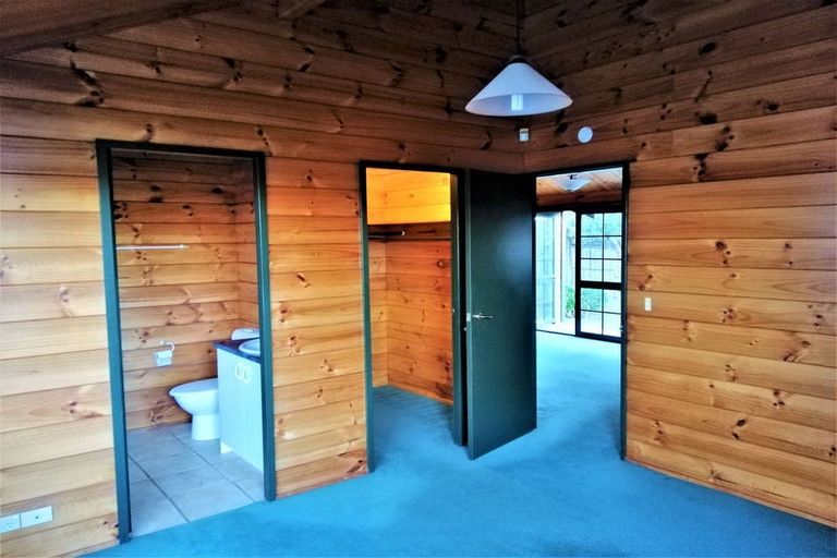 Photo of property in 2/16 Corunna Road, Milford, Auckland, 0620