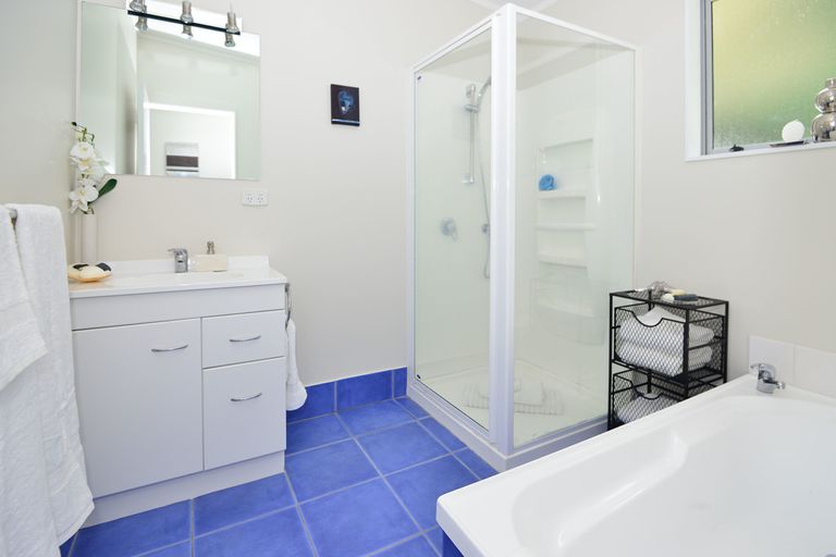 Photo of property in 5 Waiwera Place, Waiwera, Orewa, 0994
