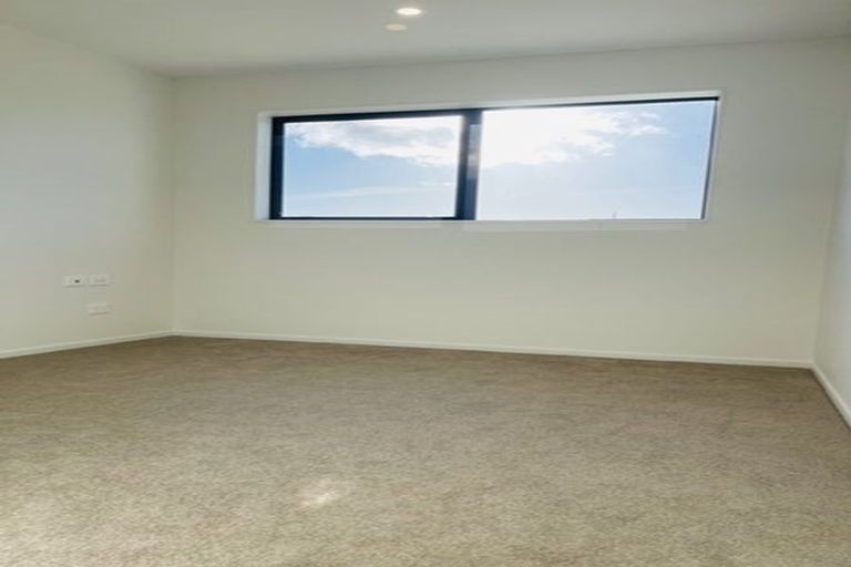 Photo of property in 15a Poruru Close, Papakura, 2110