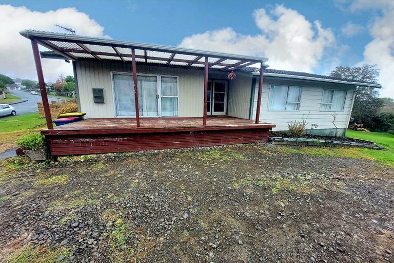 Photo of property in 111 Kemp Road, Massey, Auckland, 0614
