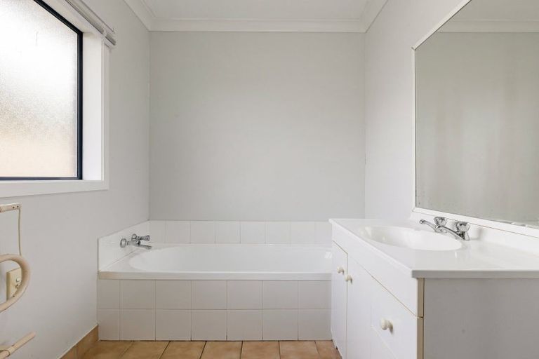 Photo of property in 9 Catalina Drive, Melville, Hamilton, 3206
