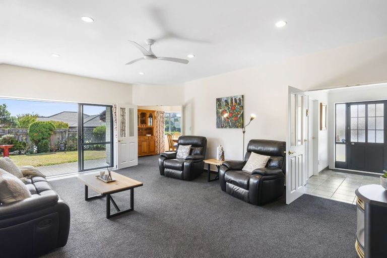 Photo of property in 52 Lorna Irene Drive, Raumati South, Paraparaumu, 5032