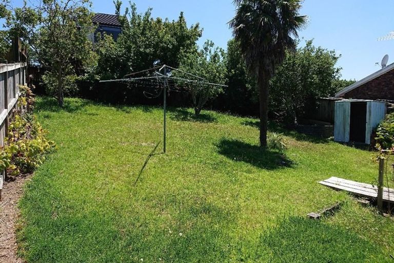 Photo of property in 20 City View Terrace, Birkenhead, Auckland, 0626