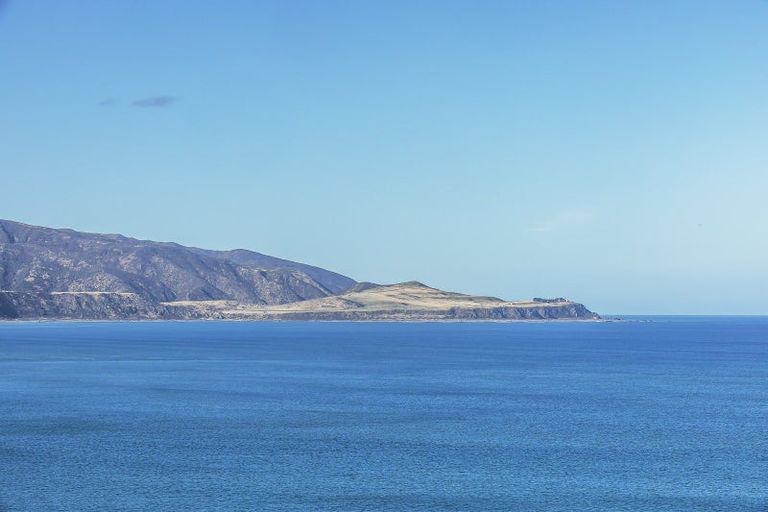 Photo of property in 25 Hungerford Road, Lyall Bay, Wellington, 6022