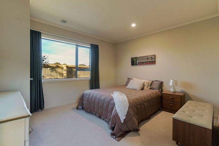 Photo of property in 2 Garrison Street, Carterton, 5713