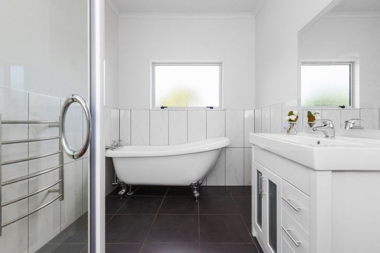 Photo of property in 66 Kent Terrace, Taradale, Napier, 4112