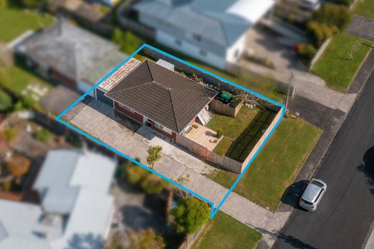 Photo of property in 1/9 Windy Ridge Road, Glenfield, Auckland, 0629