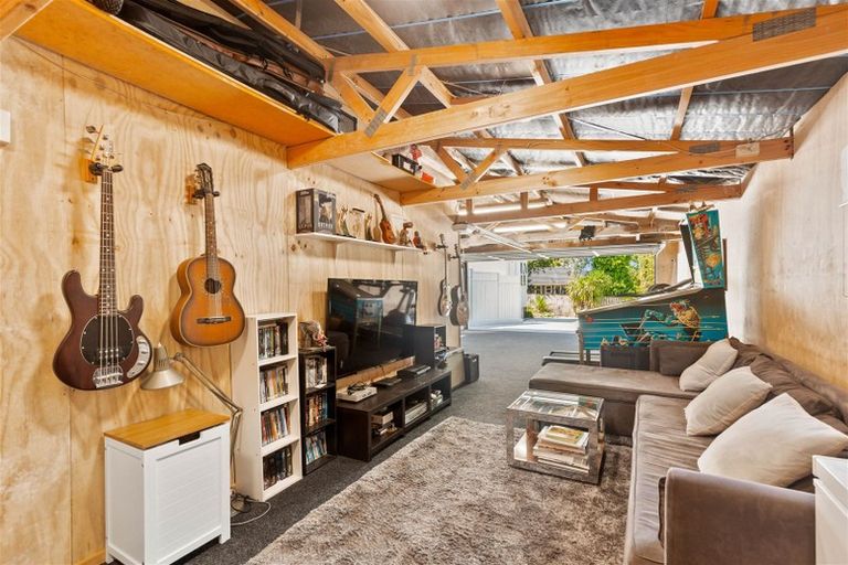 Photo of property in 9 Paewai Road, Glen Eden, Auckland, 0602