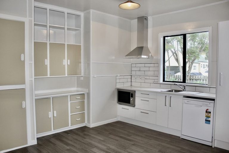 Photo of property in 28a Humphrey Kemp Avenue, Henderson, Auckland, 0612