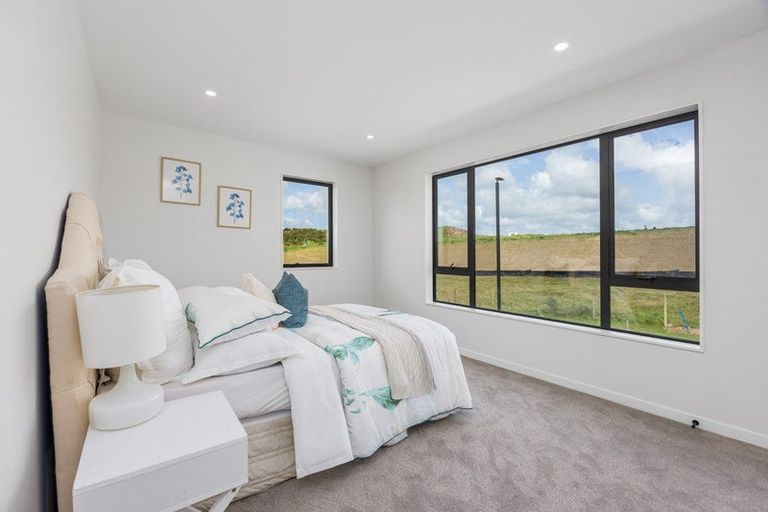 Photo of property in 16 Pekanga Road, Orewa, 0931