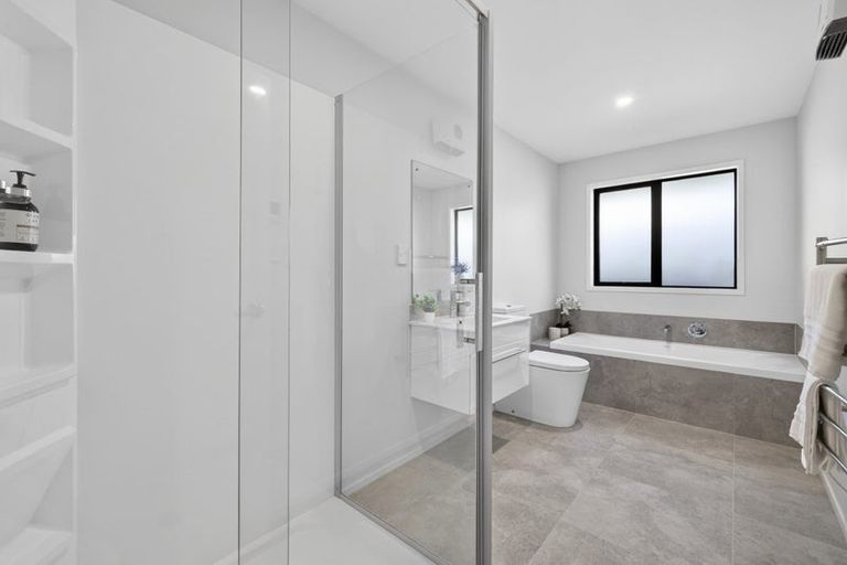 Photo of property in 2 Graeme Cooper Lane, Avonhead, Christchurch, 8042