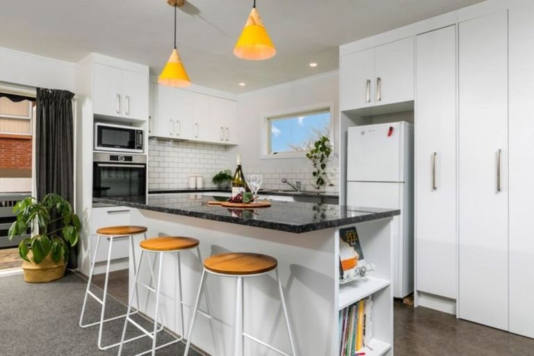 Photo of property in 48 Waimumu Road, Massey, Auckland, 0614