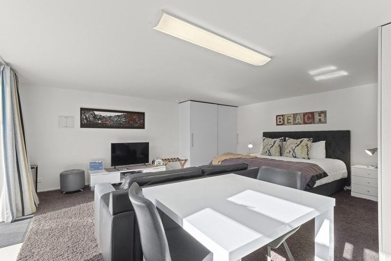 Photo of property in 59 Gilbert Street, New Plymouth, 4310
