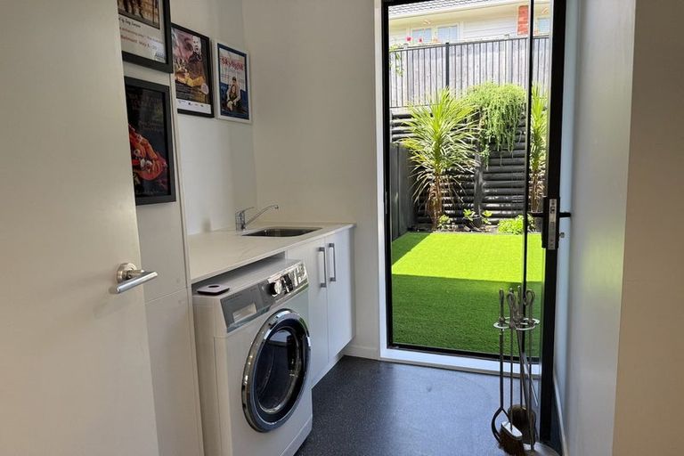 Photo of property in 2 Nga Tutu Place, Belmont, Auckland, 0622