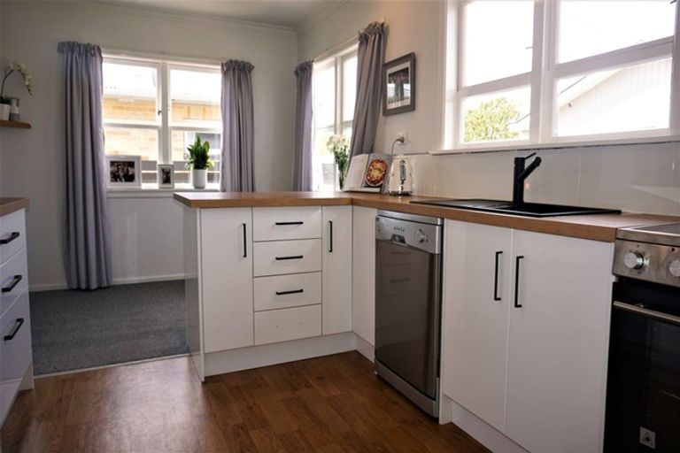 Photo of property in 24 Ferguson Street, Levin, 5510