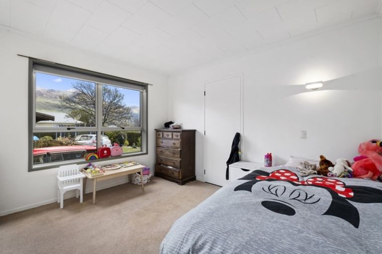 Photo of property in 23 Kennedy Crescent, Wanaka, 9305