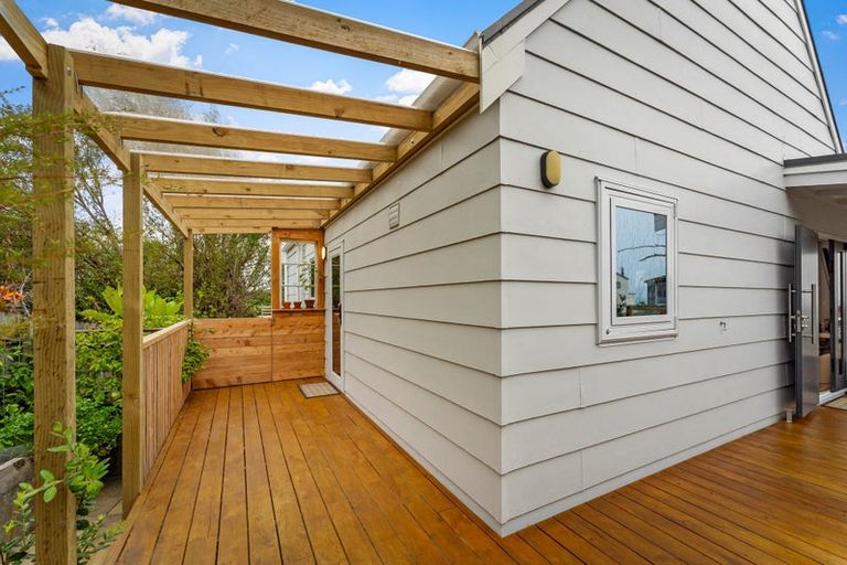 Photo of property in 6a D'oyly Drive, Stanmore Bay, Whangaparaoa, 0932