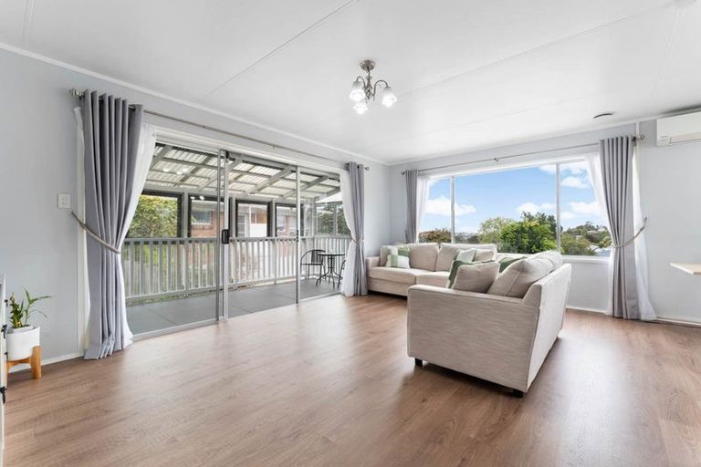 Photo of property in 52 Ayton Drive, Totara Vale, Auckland, 0629