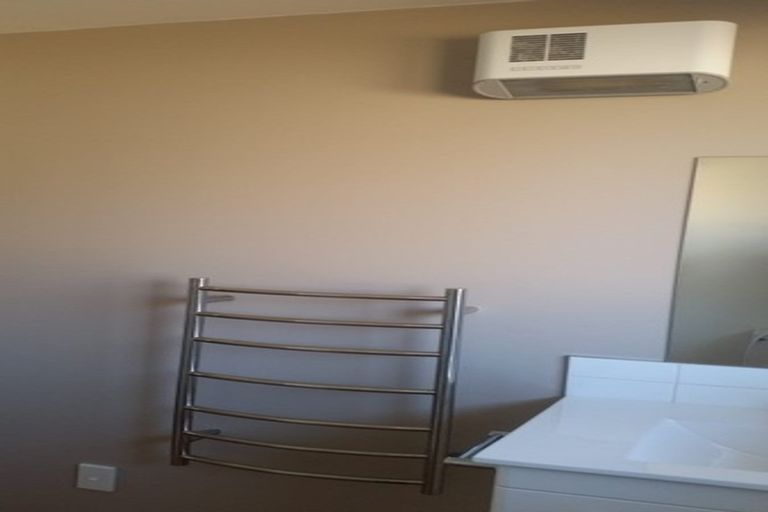 Photo of property in 49 Dunedin Street, Redwood, Christchurch, 8051