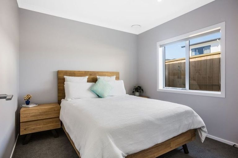 Photo of property in 65 Queen Charlotte Drive, Aotea, Porirua, 5024