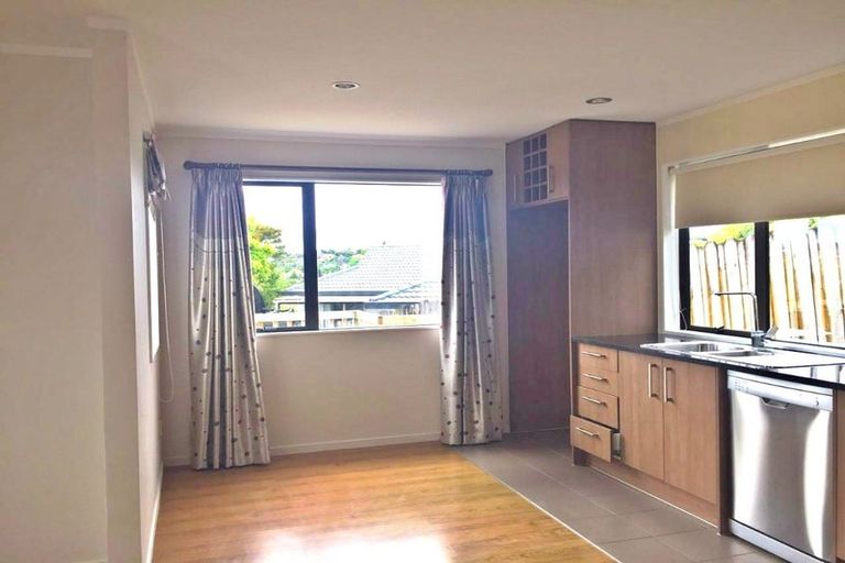 Photo of property in 10 Tern Place, Unsworth Heights, Auckland, 0632